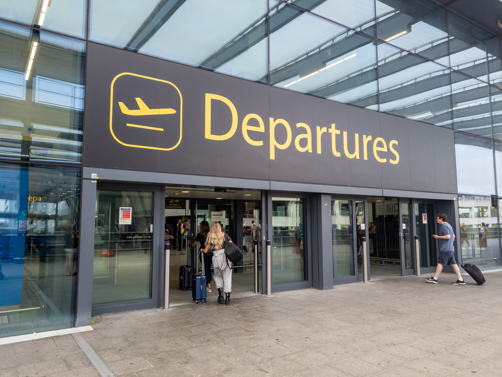 4 Ways To Get To Gatwick Airport From London