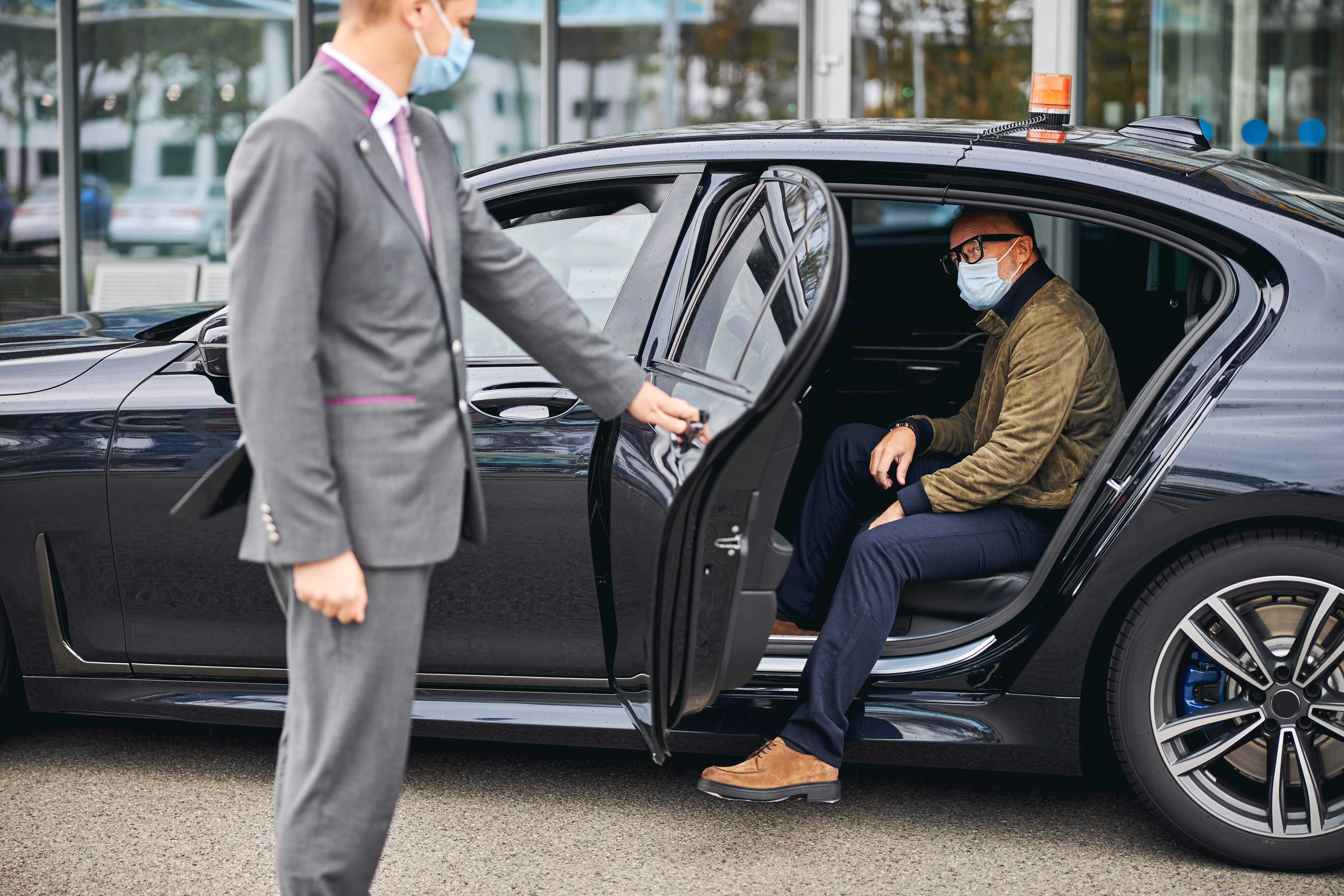 Things to Keep in Mind Before Hiring a Chauffeur Service